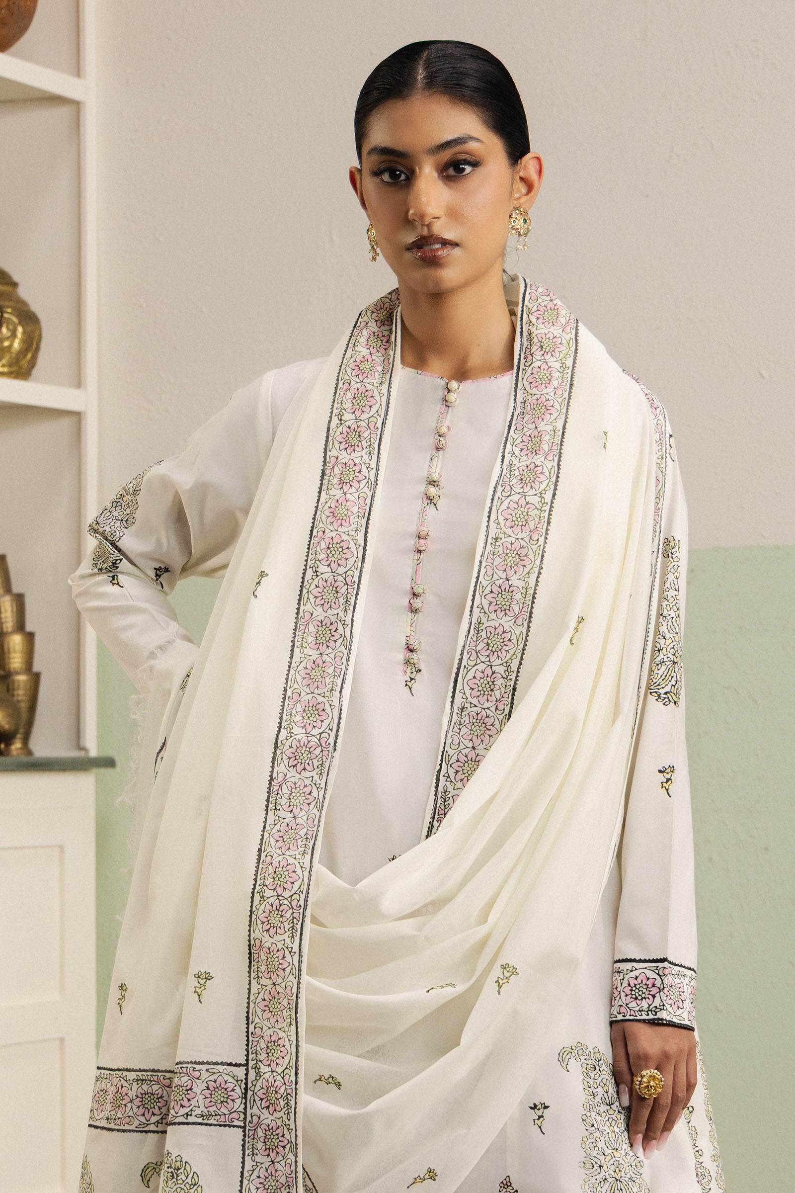 Zara Shahjahan Aabroo, view 1