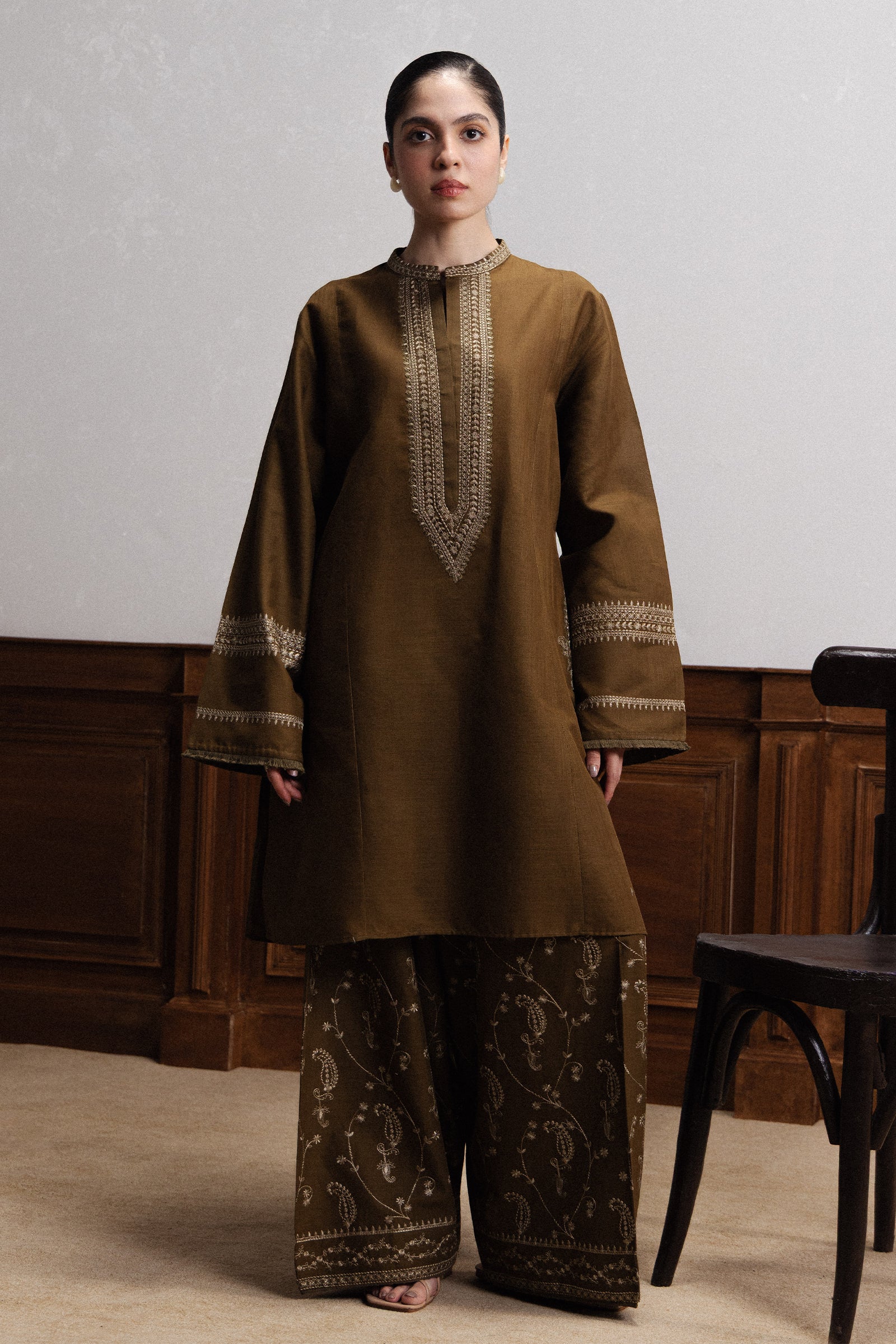 hand-embroidered 2-piece outfits by Zara Shahjahan uk